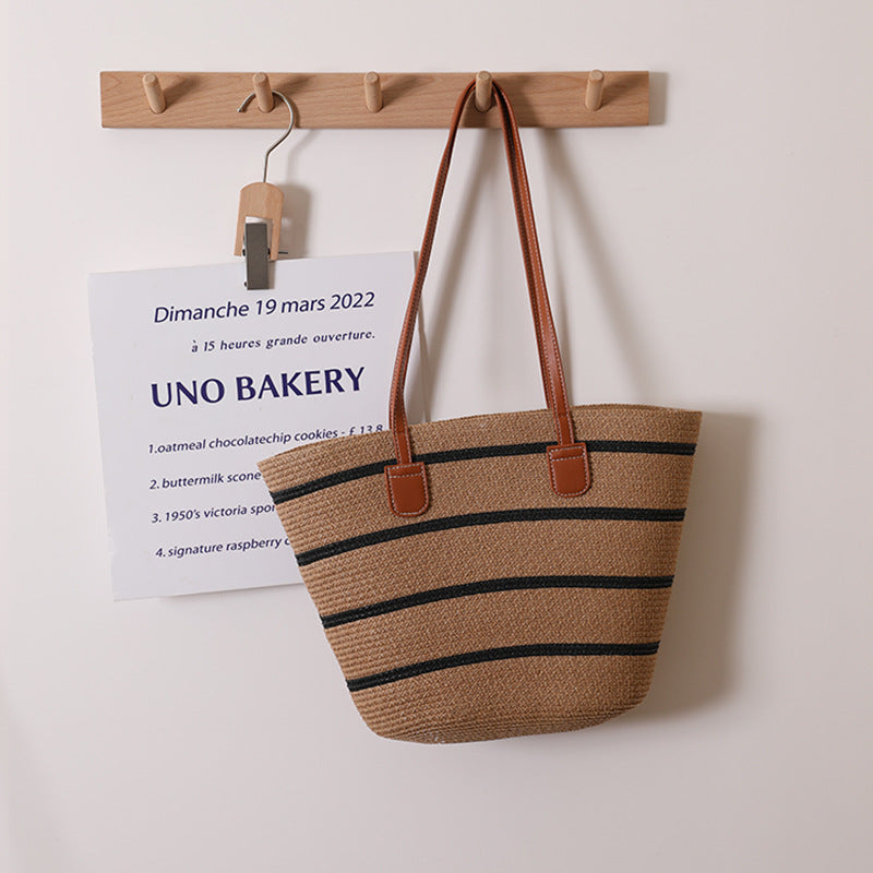 Elegant Bast Shoulder Bag with Striped Design Stornfield