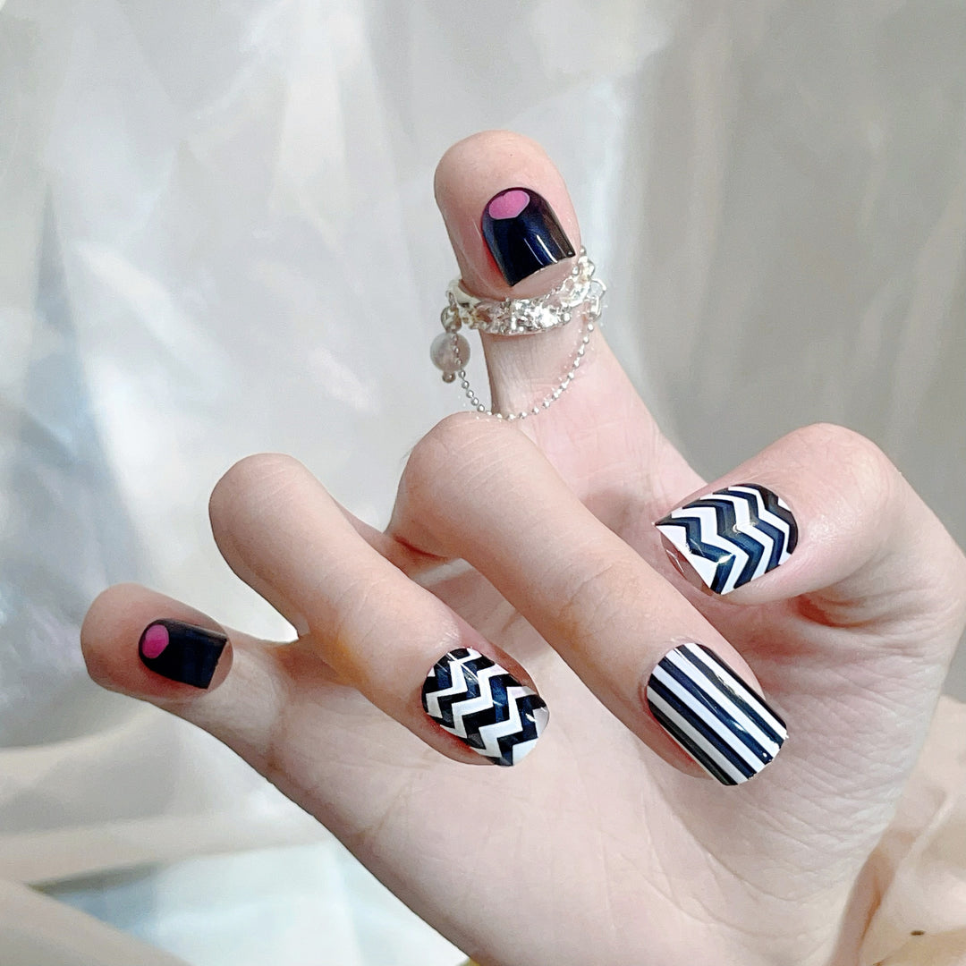 Decorative Heart Pattern Press-On Nails