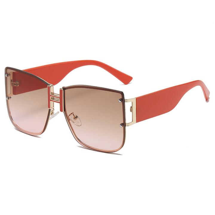 Ladies sunglasses in an elegant design with highly modern, organic lenses Stornfield