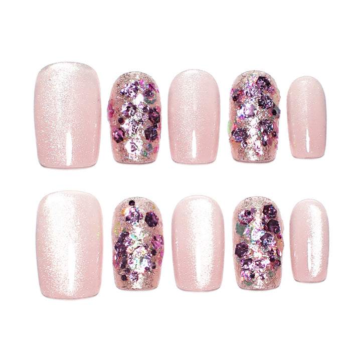 Artificial nail art with glitter and glamour effects Stornfield