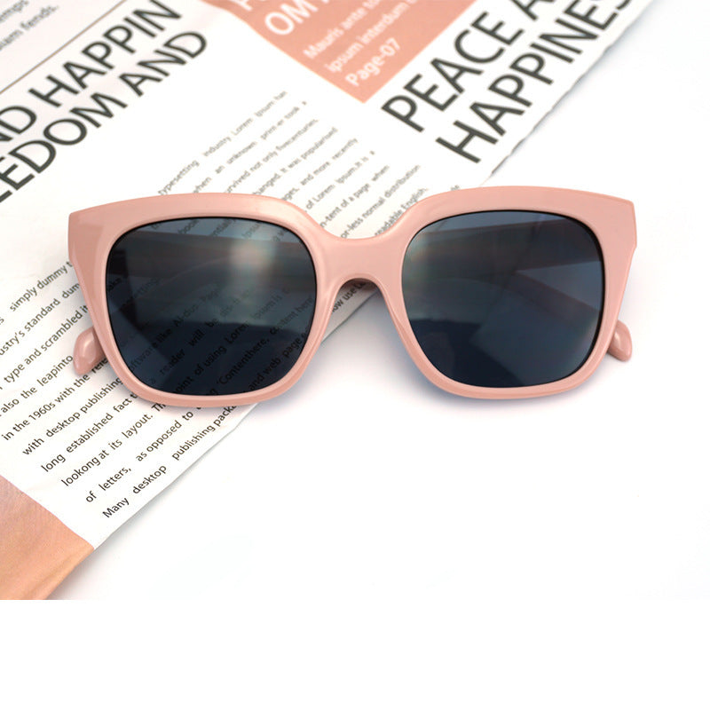 Women Fashion oversized Sunglasses with striking Frame Stornfield