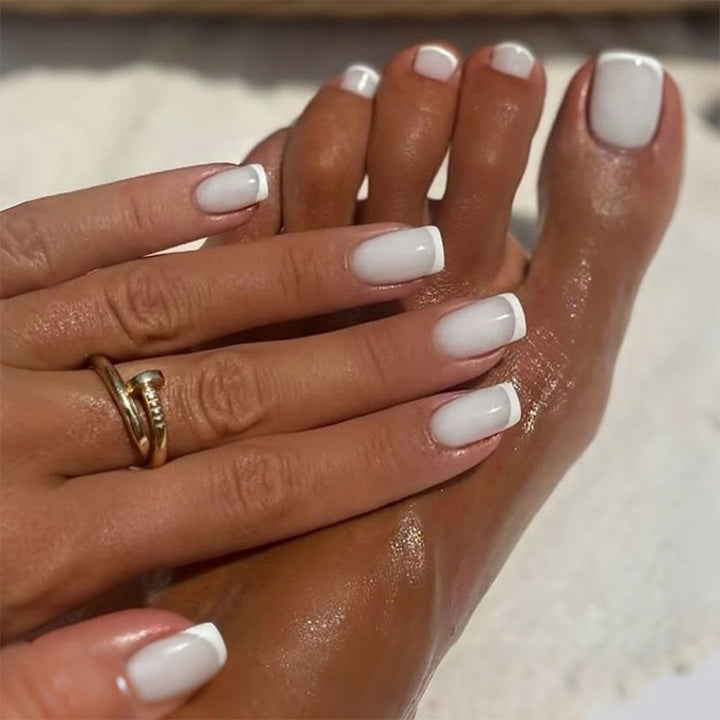 Art Nail Set with Elegant French Tip Design Stornfield