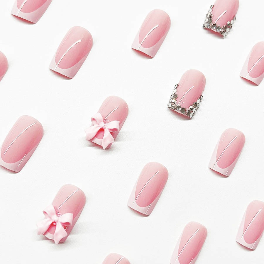 Artificial nail set with elegant details and 3D decorations Stornfield