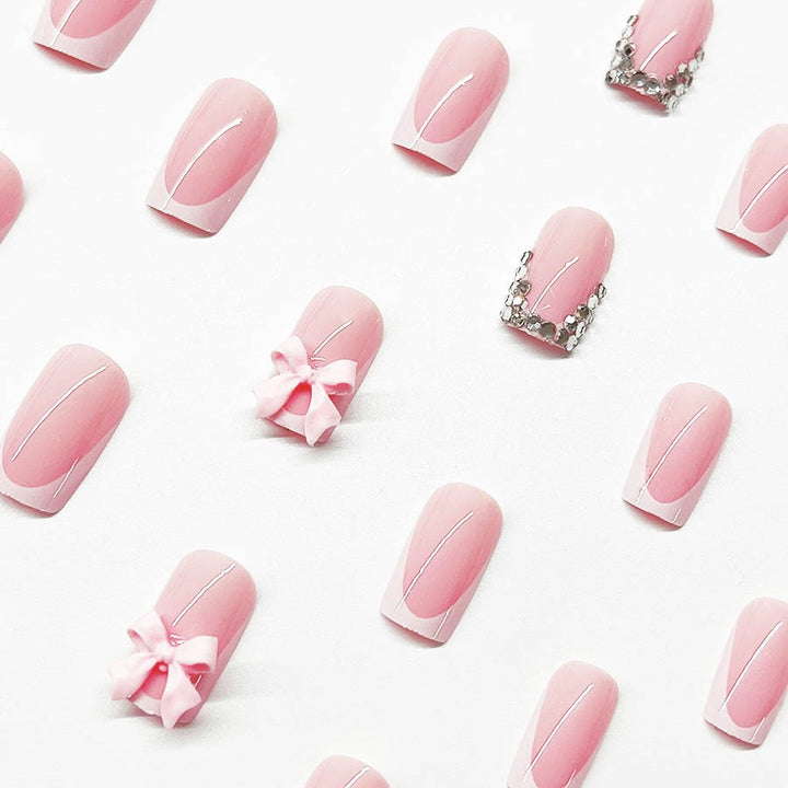 Artificial nail set with elegant details and 3D decorations Stornfield