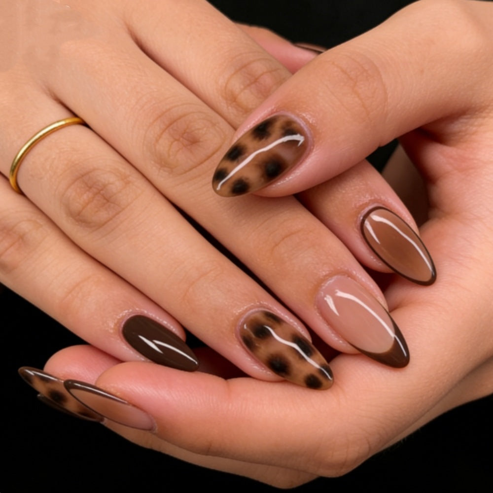 Artificial nails in elegant two-tone design Stornfield