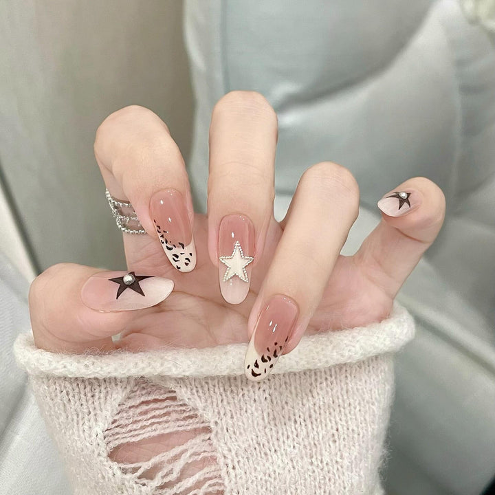 Artificial Nail Design with Festive Star Motif Stornfield