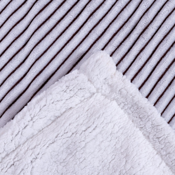 Women's luxurious and soft cuddle blanket with velvety surface Stornfield