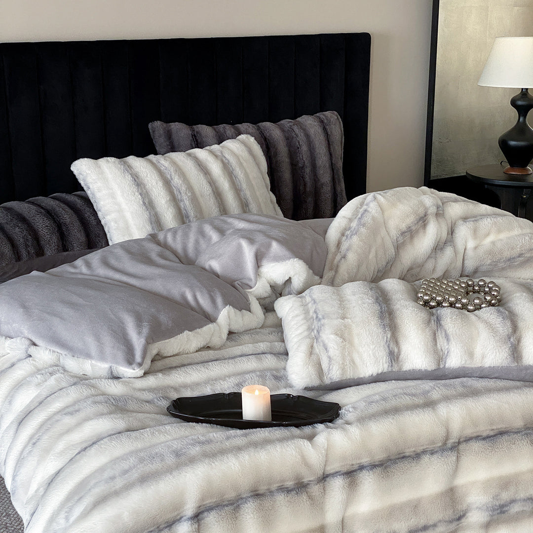 High-pile cuddle duvet cover set made of faux fur with fine striped texture