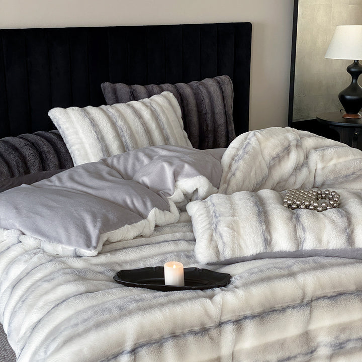 High-pile cuddle duvet cover set made of faux fur with fine striped texture