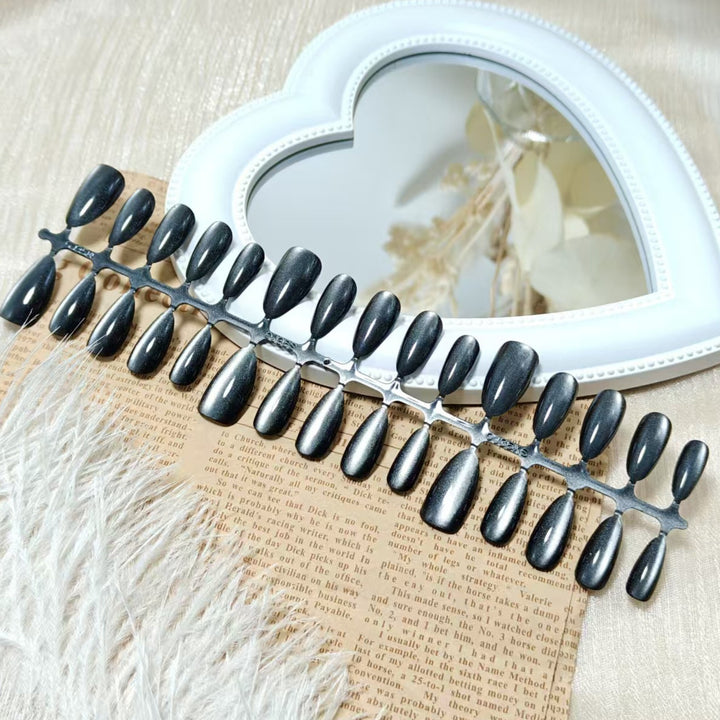 Shiny artificial nails Stornfield