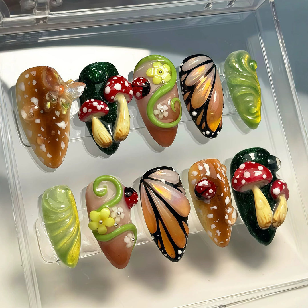 Artistic Nature-Inspired Press-On Nail Set