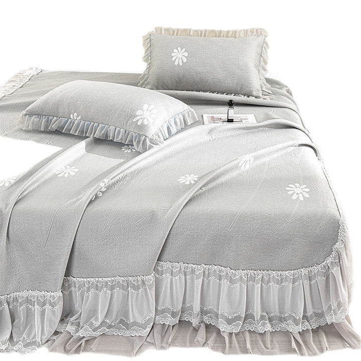Elegant quilted bedspread with lace ruffle and mountain jacquard
