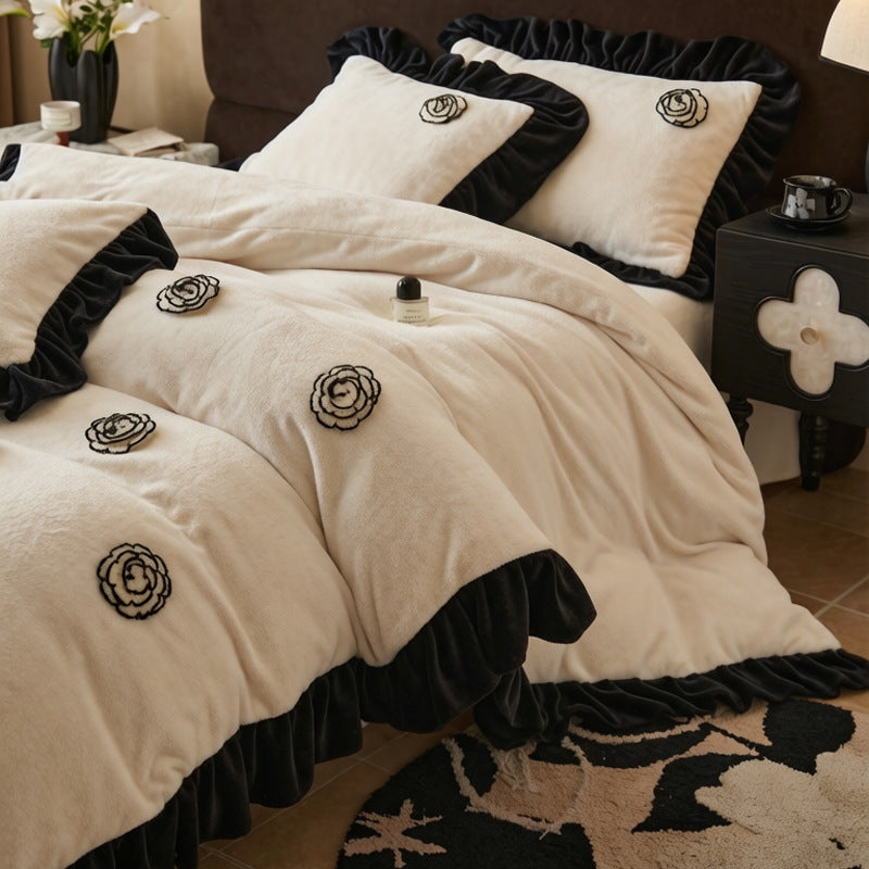 Elegant Floral Motif Plush Blanket