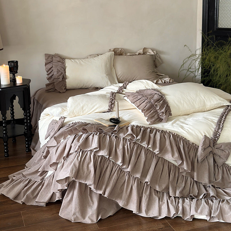 Romantic bedding set with layered ruffles and linen look