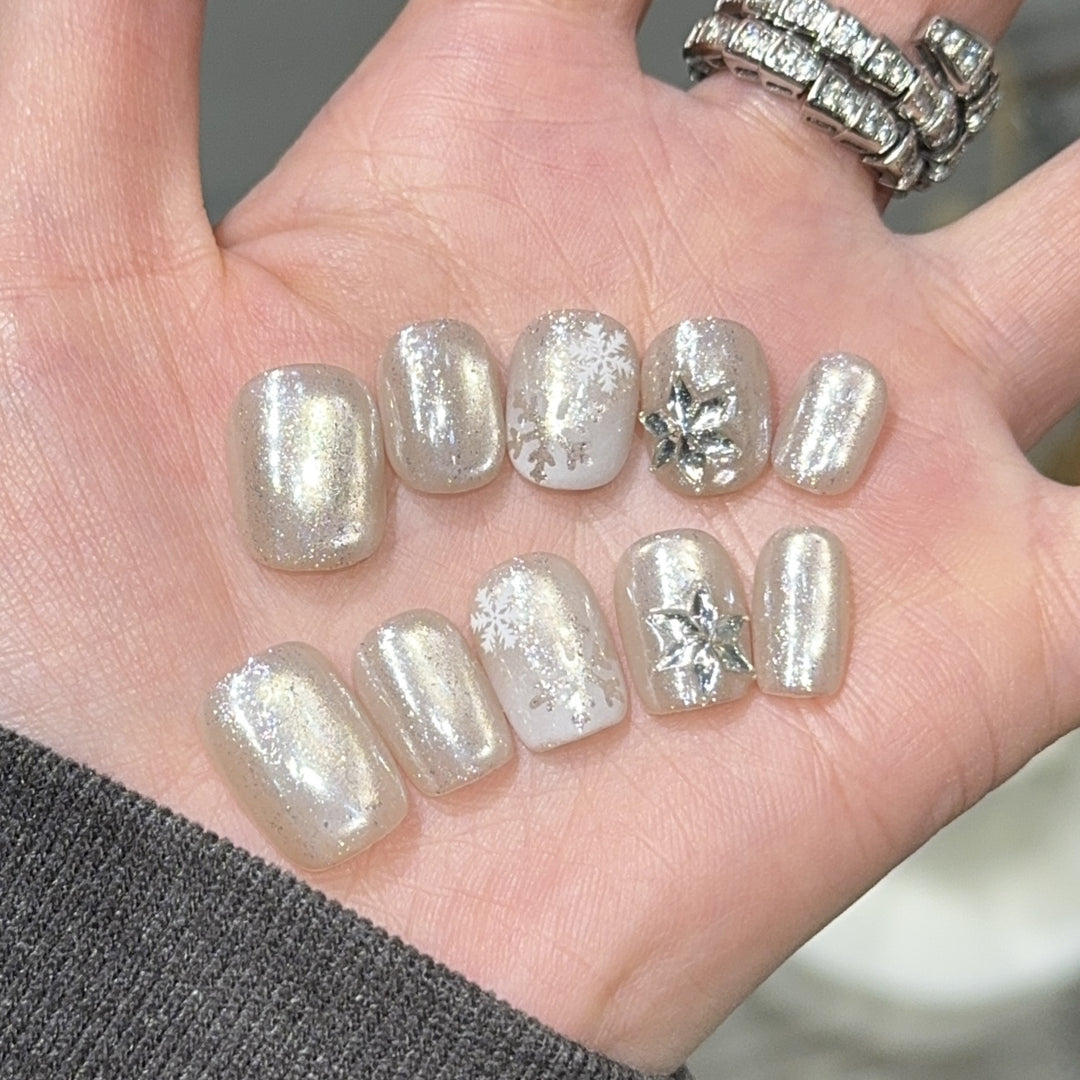 Artificial nails with festive snowflake design Stornfield