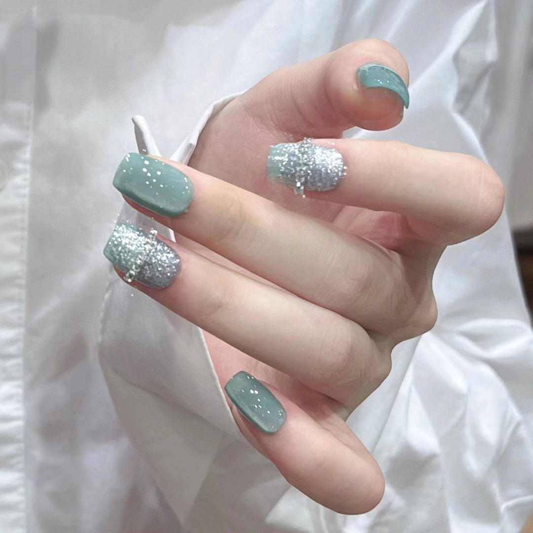 Shimmering Decorative Press-On Nail Set Stornfield