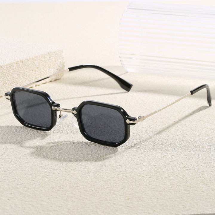 Fashionable Oversized Sunglasses in Modern Design Stornfield