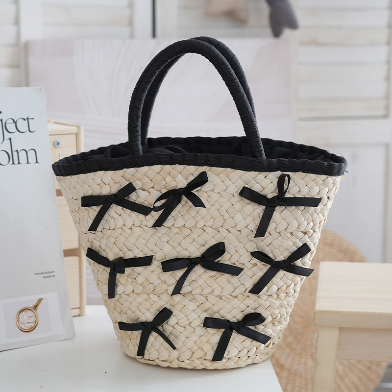 Basket bag with delicate bows and Stornfield lining