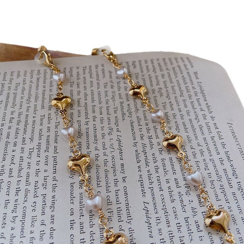 Fashionable necklace with pearls and golden accents Stornfield