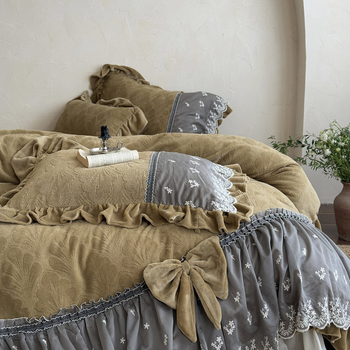 Romantic Ruffled Bedding Set with Organza Ruffle and Floral Jacquard Weaving