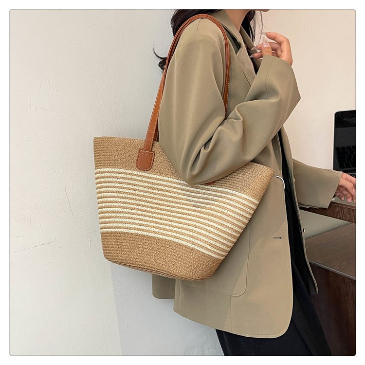 Beach bag with elegant woven design Stornfield