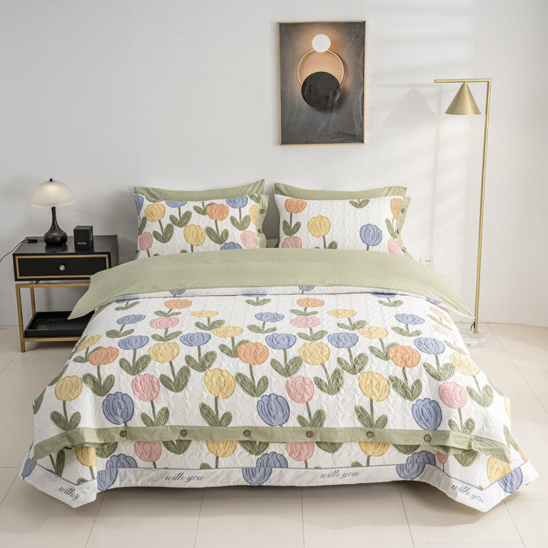 Quilted bedspread and bedding set with floral print, reversible function and decorative button placket