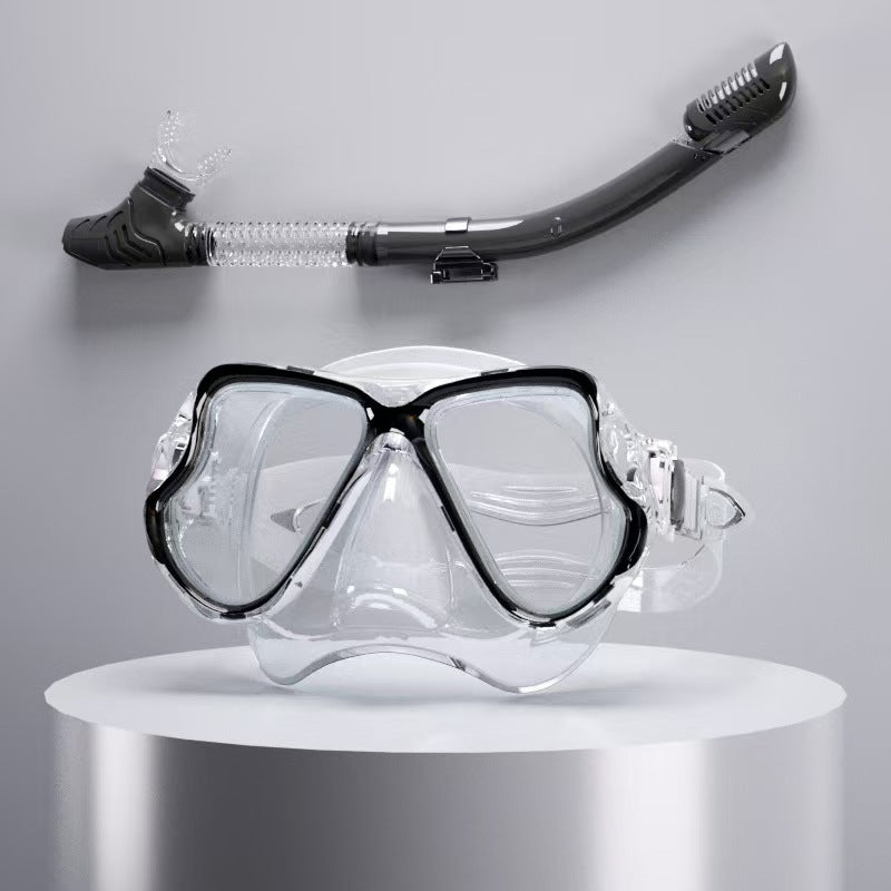 Diving mask with ergonomic design and a flexible snorkel Stornfield
