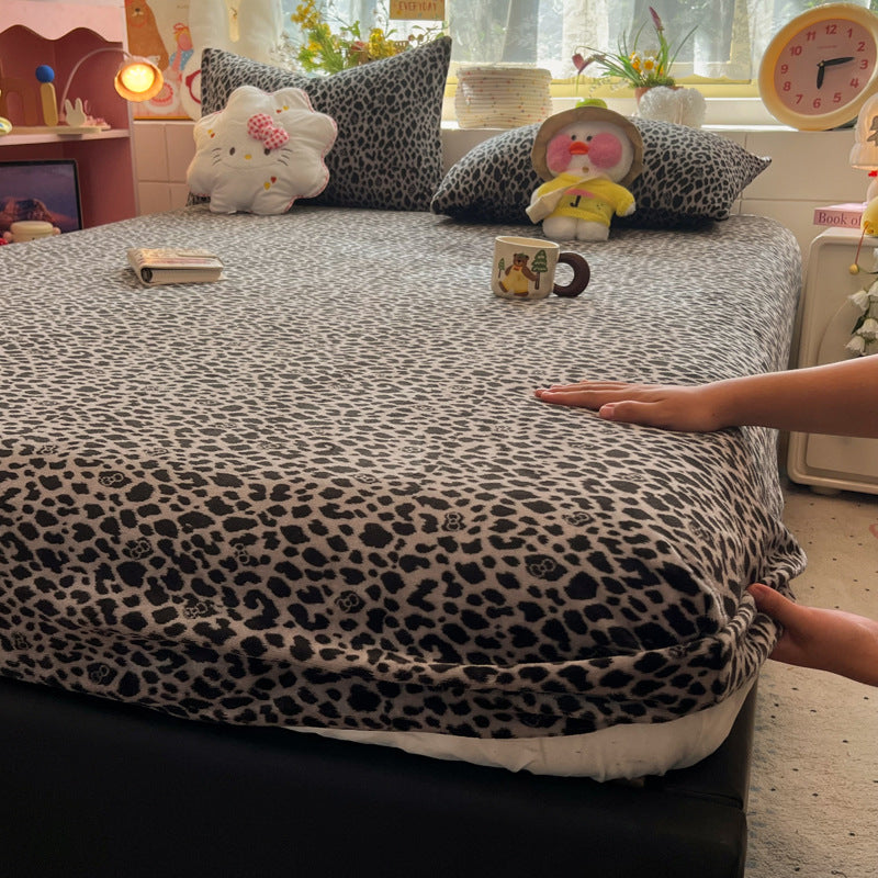 Cozy Polka Dot Fleece Mattress Cover