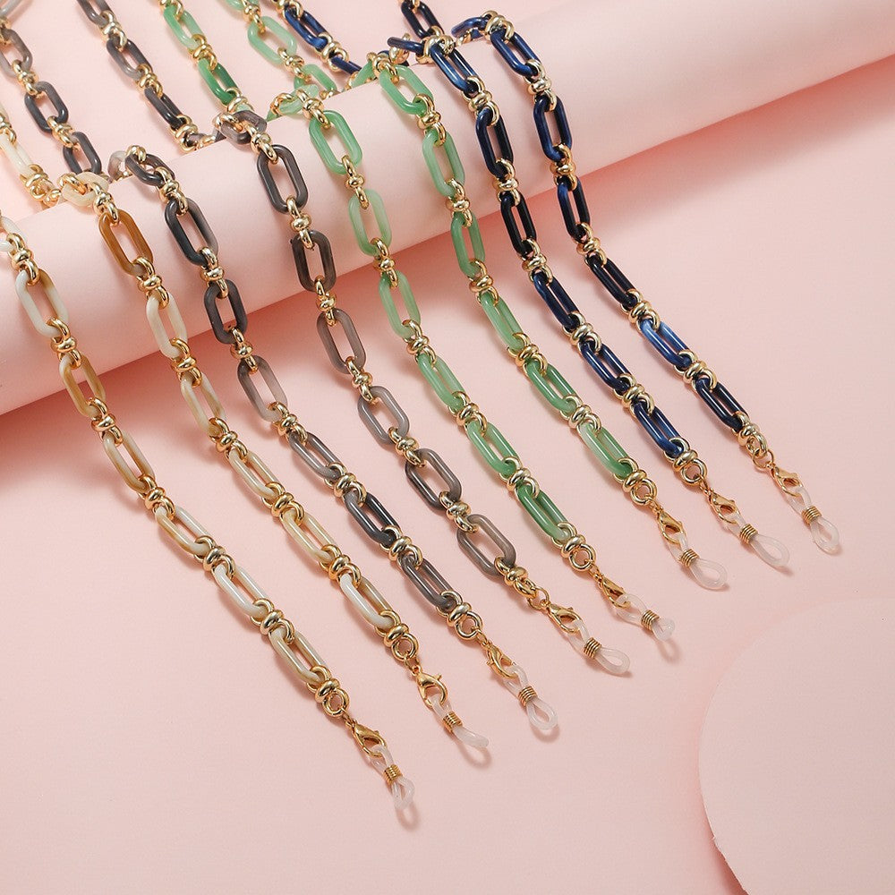 Fashionable sunglasses with chain pendant Stornfield