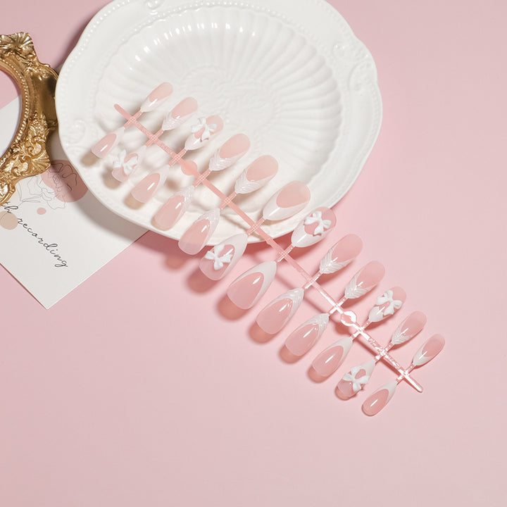 Elegant Floral Accent Press-On Nail Set Stornfield