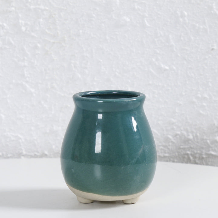 Contemporary Curved Ceramic Vase Stornfeild