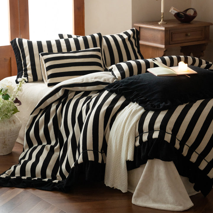 Striped bedding set made of cotton-linen with ruffles and pillow