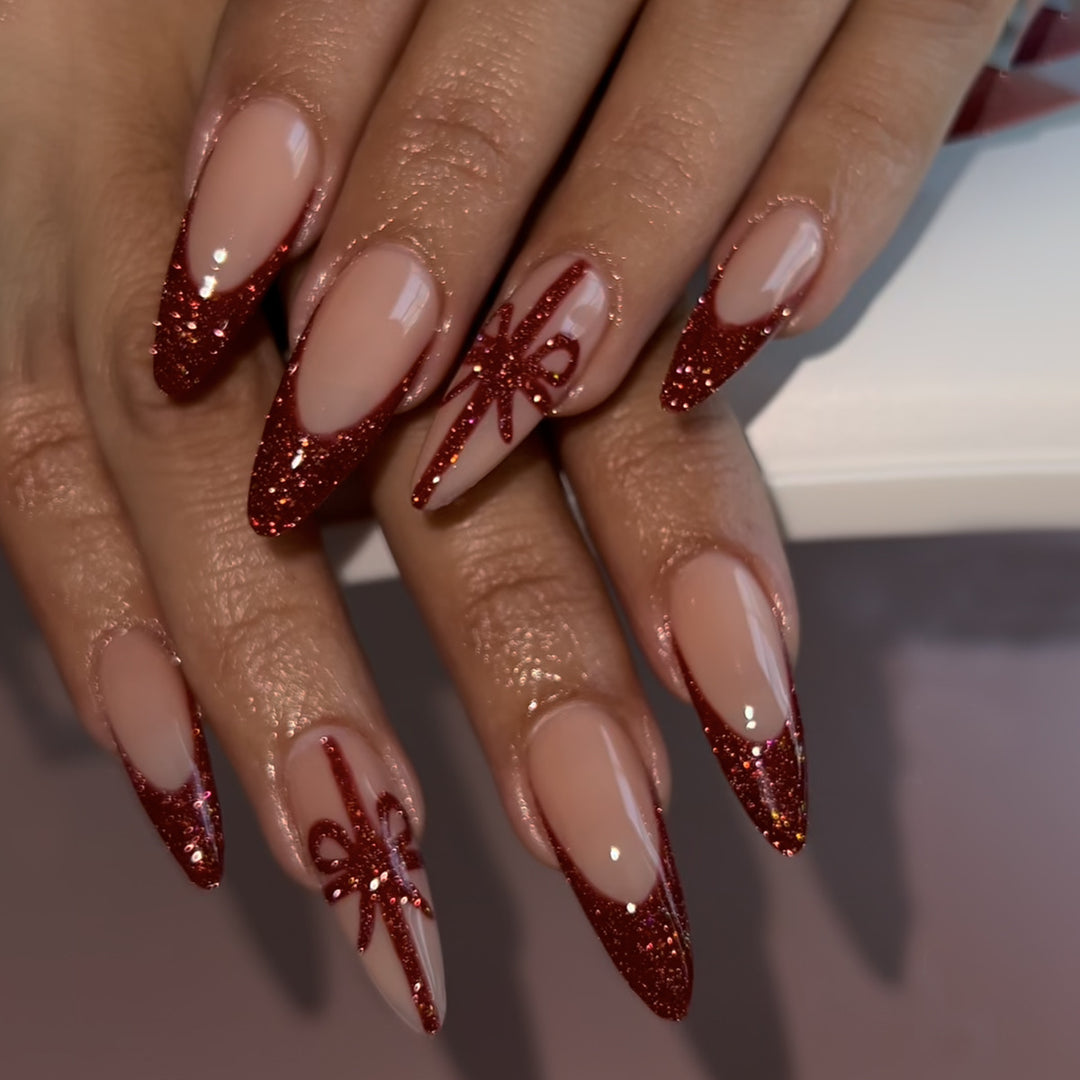 Glamorous and Glittering Artificial Nails Stornfield