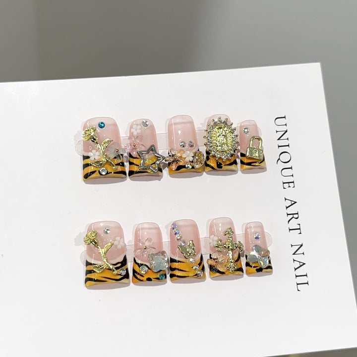 Artistic Themed Press-On Nail Design Set