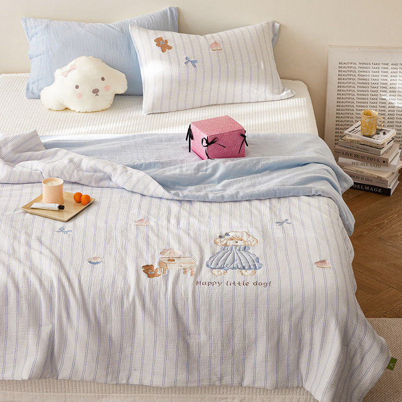 Quilted bedding and throw set with appliquéd plush puppy made of cotton muslin
