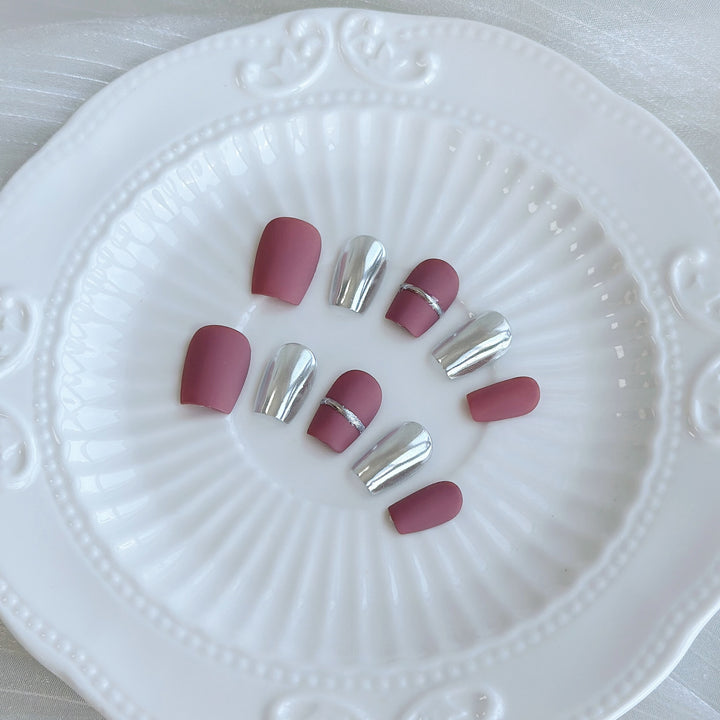 Decorative Press-On Nail Art Set with Metallic and Matte Finish