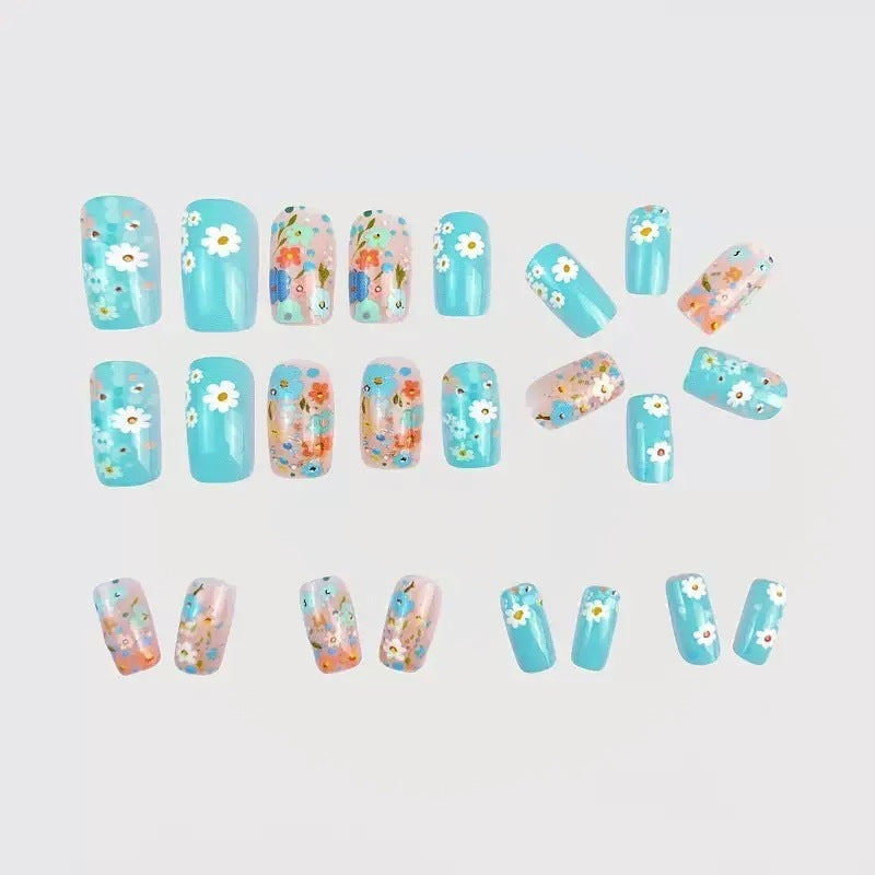 Nail set with floral 3D accents Stornfield