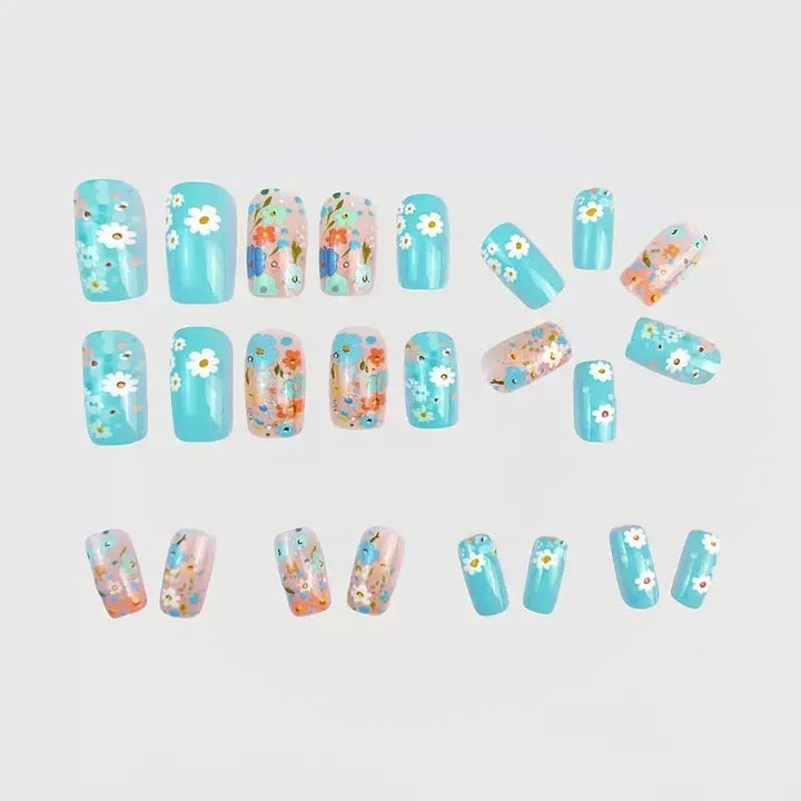 Nail set with floral 3D accents Stornfield