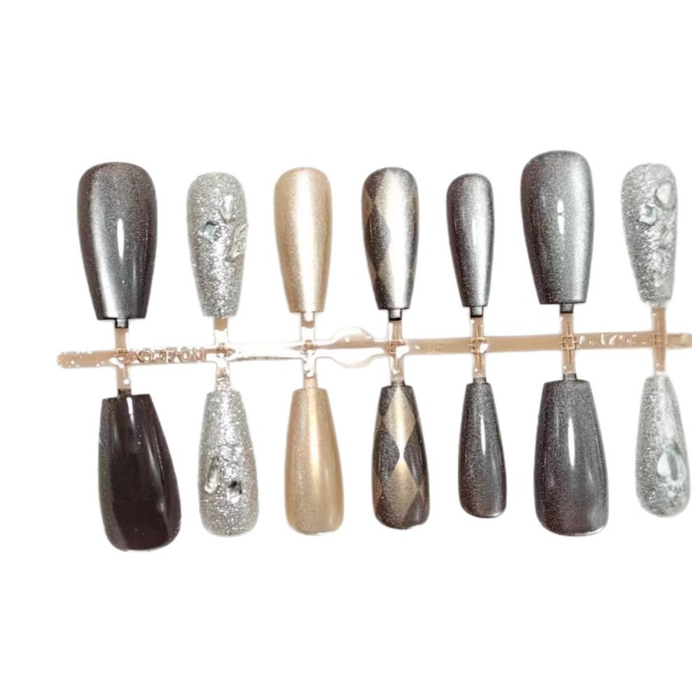 Glamorous Art Nails in Elegant Metallic Look Stornfield