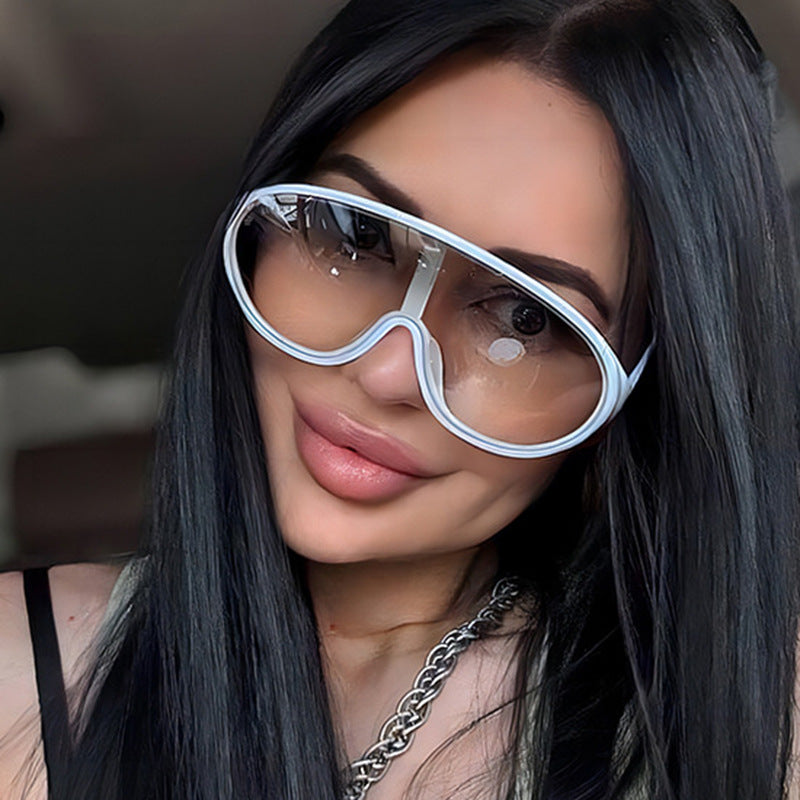 Women's futuristic sunglasses with large lenses and ergonomic frame Stornfield