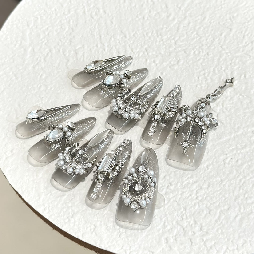 Luxurious Rhinestone-Embellished Press-On Nail Set