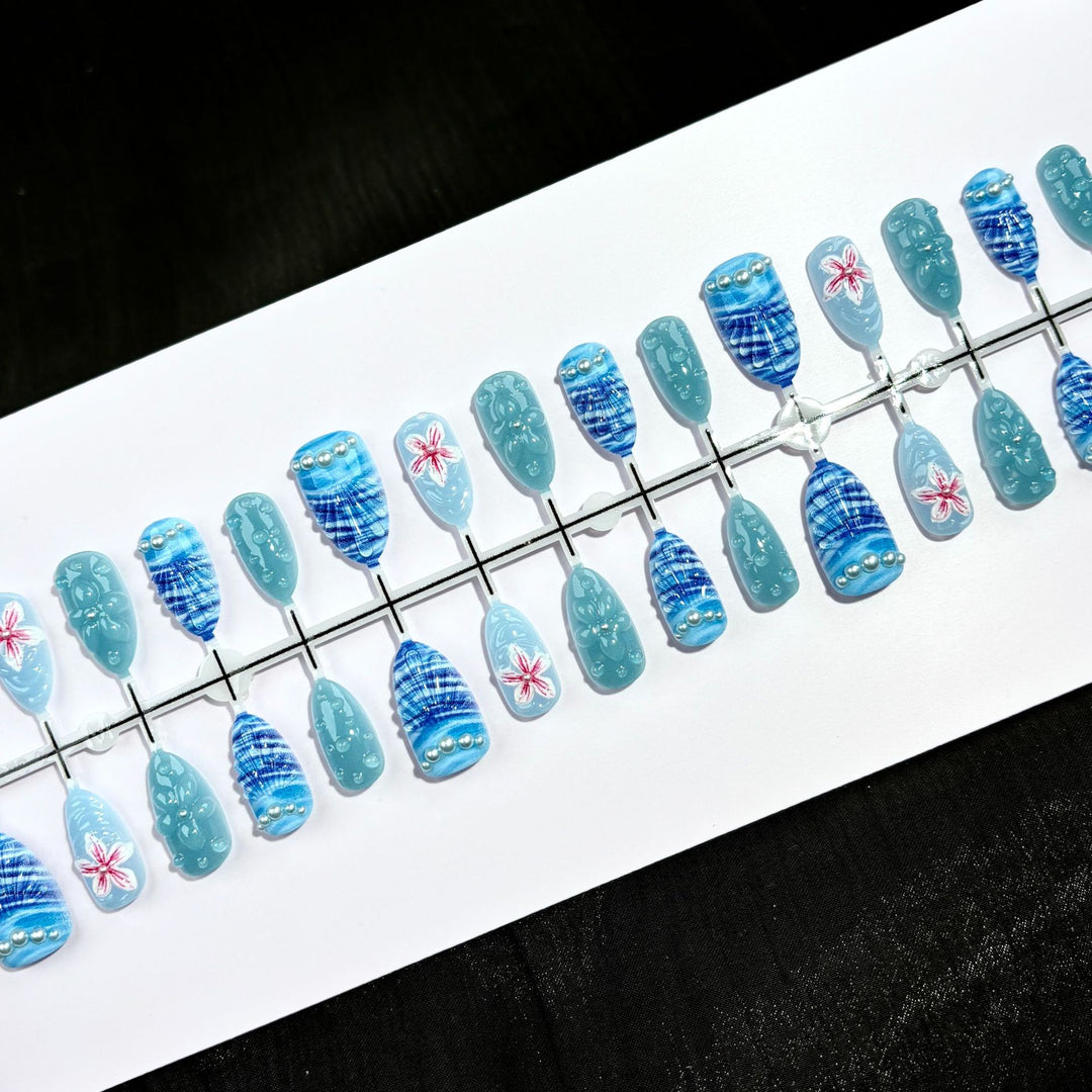 Elegant Polka Dot and Lace Press-On Nail Set