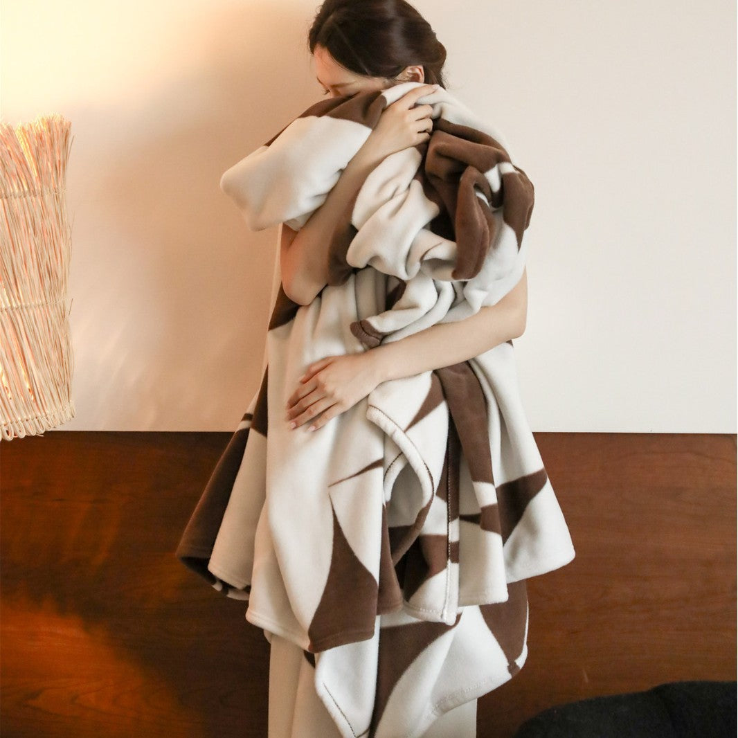 Oversized Plush Fleece Throw Blanket with Geometric Check Pattern