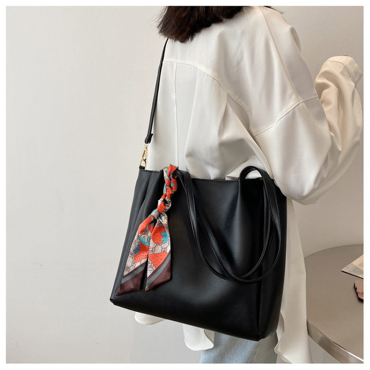 Modern Handbag with Adjustable Shoulder Strap Stornfield