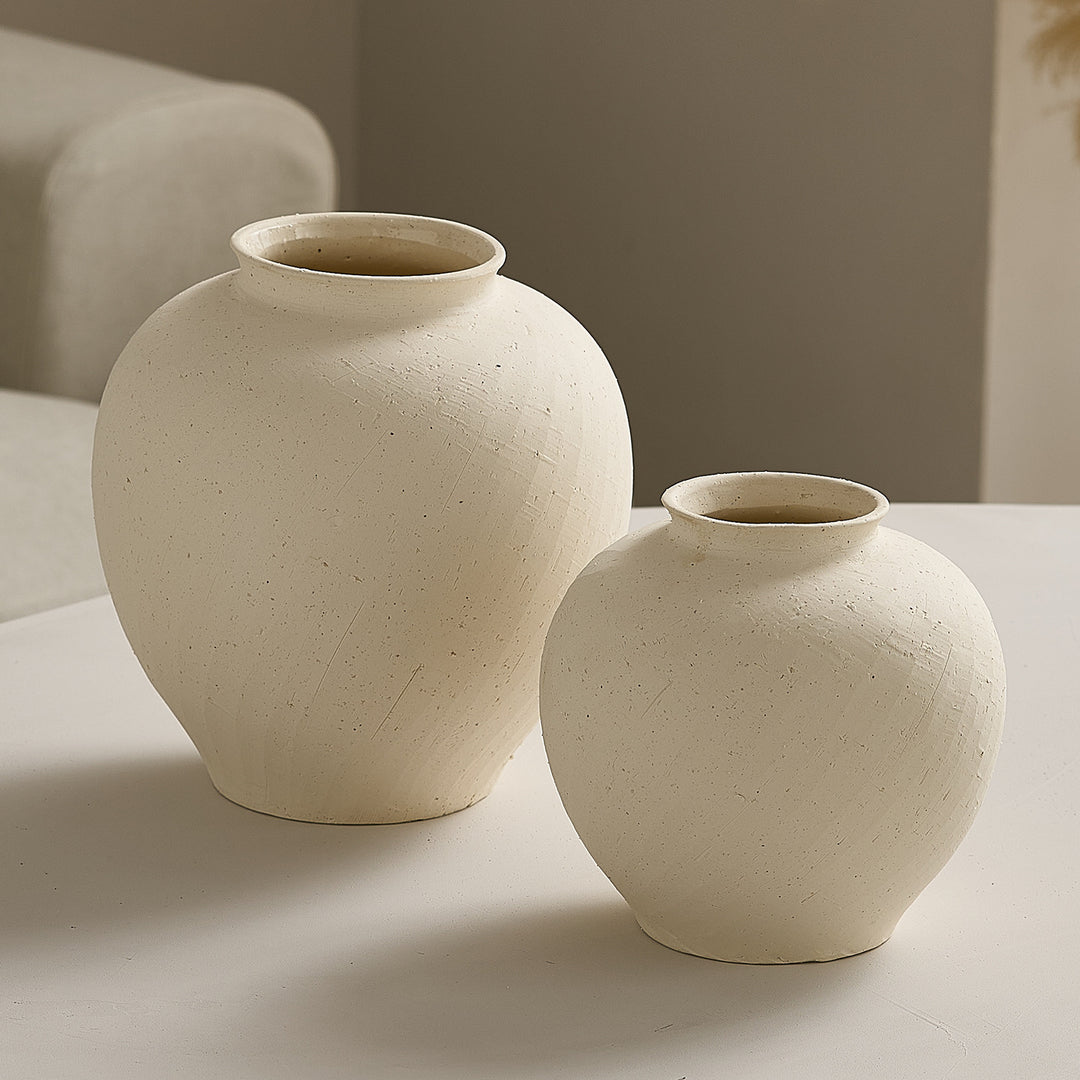 Elegant ceramic vase with organic shapes Stornfield