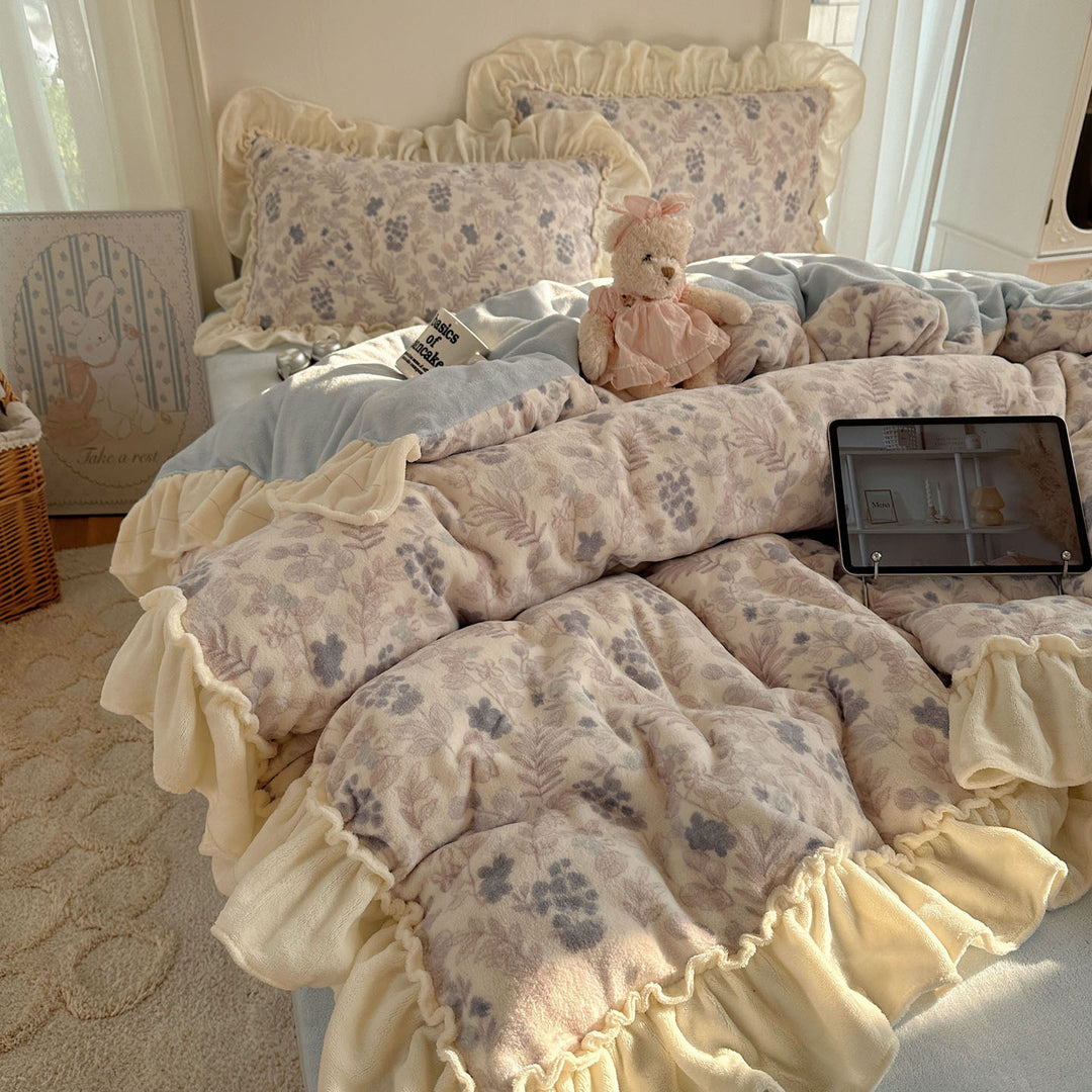 Floral Patterned Ruffled Comforter Set