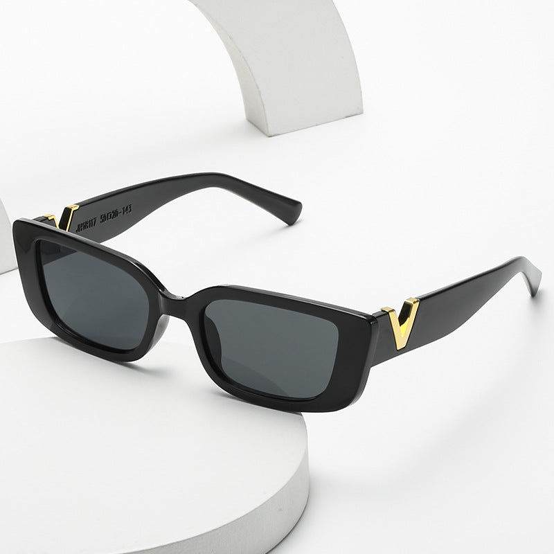 Women's fashionable sunglasses with trendy leopard print and sturdy frame Stornfield