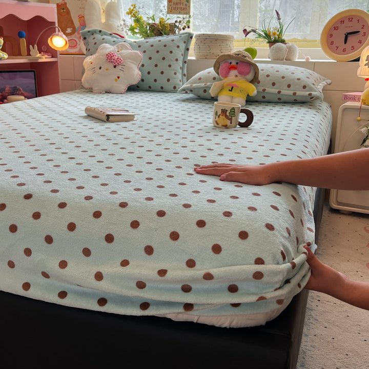 Cozy Polka Dot Fleece Mattress Cover