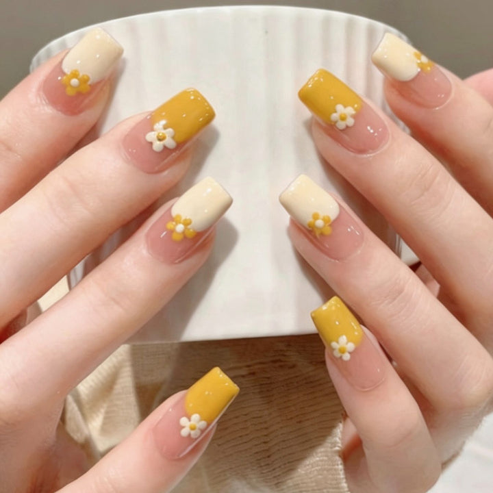 Whimsical Bear-Themed Press-On Nail Art Kit Stornfield