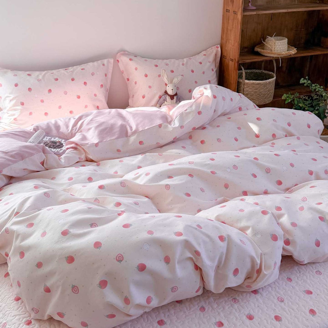 Bedding set made of cotton satin with a delicate micro-flower pattern and hidden hotel closure